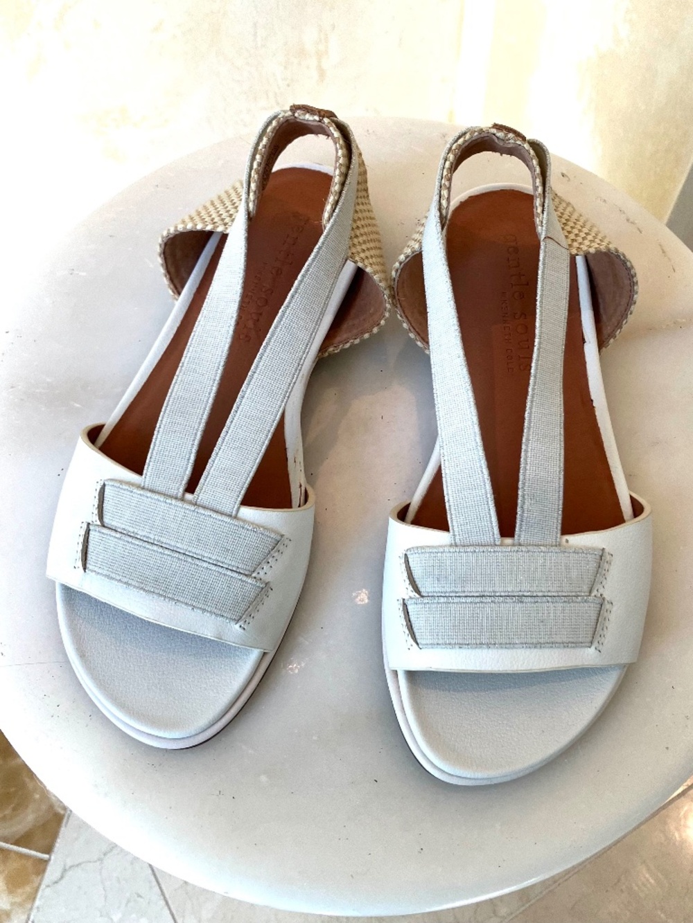 KENNETH COLE “GENTLE SOULS” WHITE LEATHER SANDAL SIZE 7